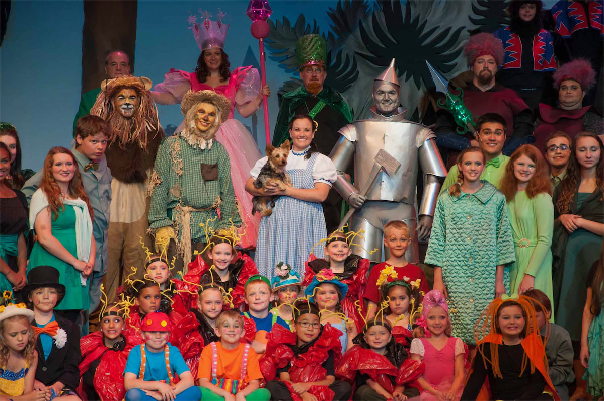 Wizard of Oz cast on stage